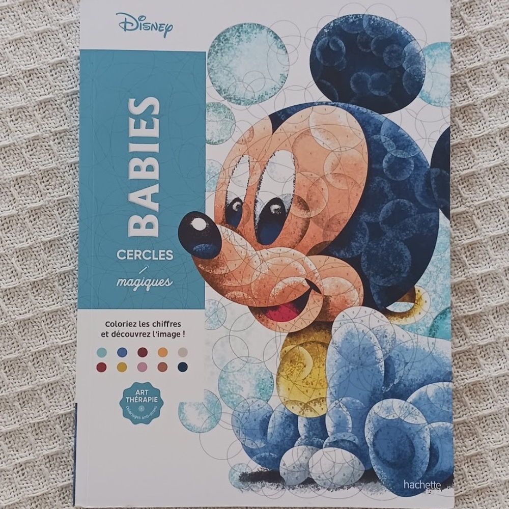 Adult or teen "Babies" Disney "mysterious" coloring book from France
